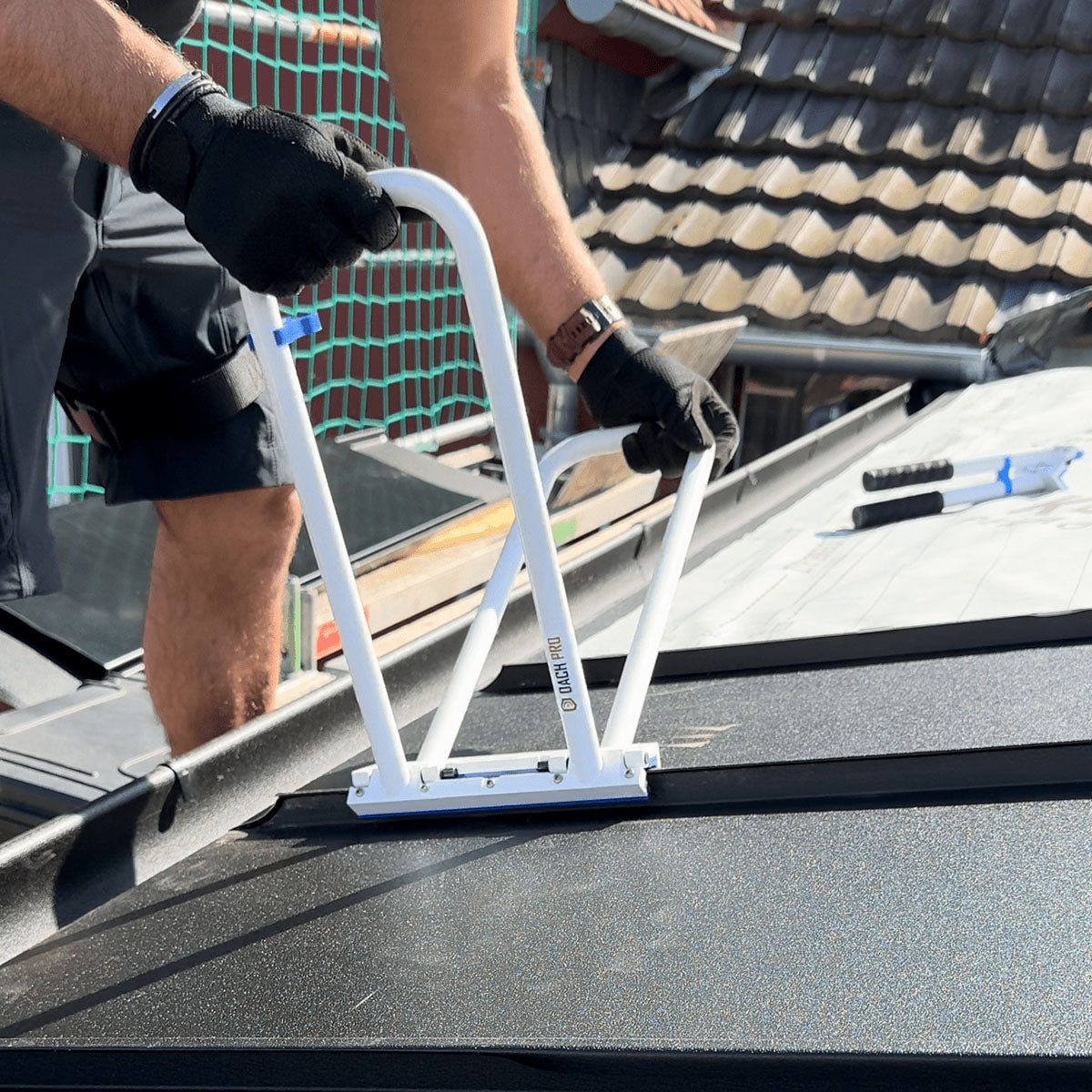 2-i-1-vinkelfoldet tættere på dobbeltstående fold: effektivitet og præcision for fagfolk