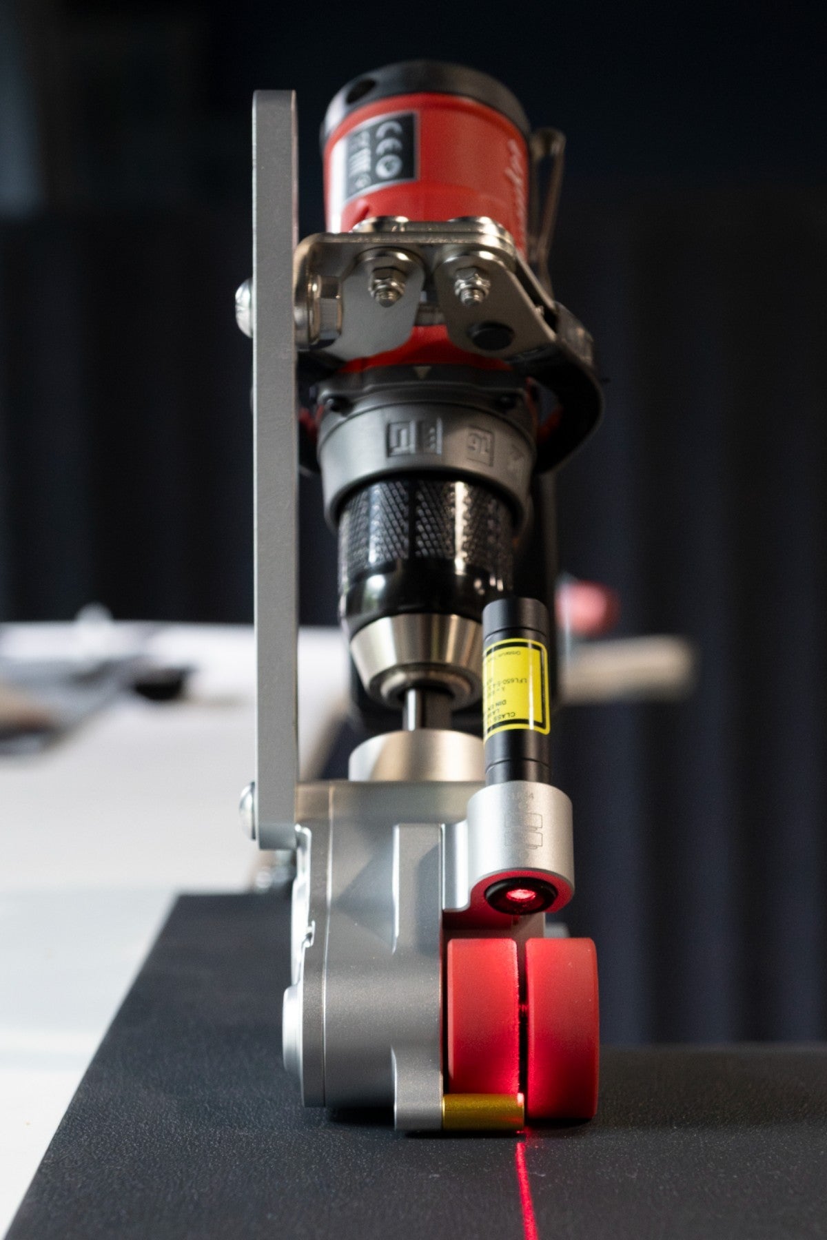 Roll Cutter mit Laser - Schneidaufsatz für Akku Bohrmaschine