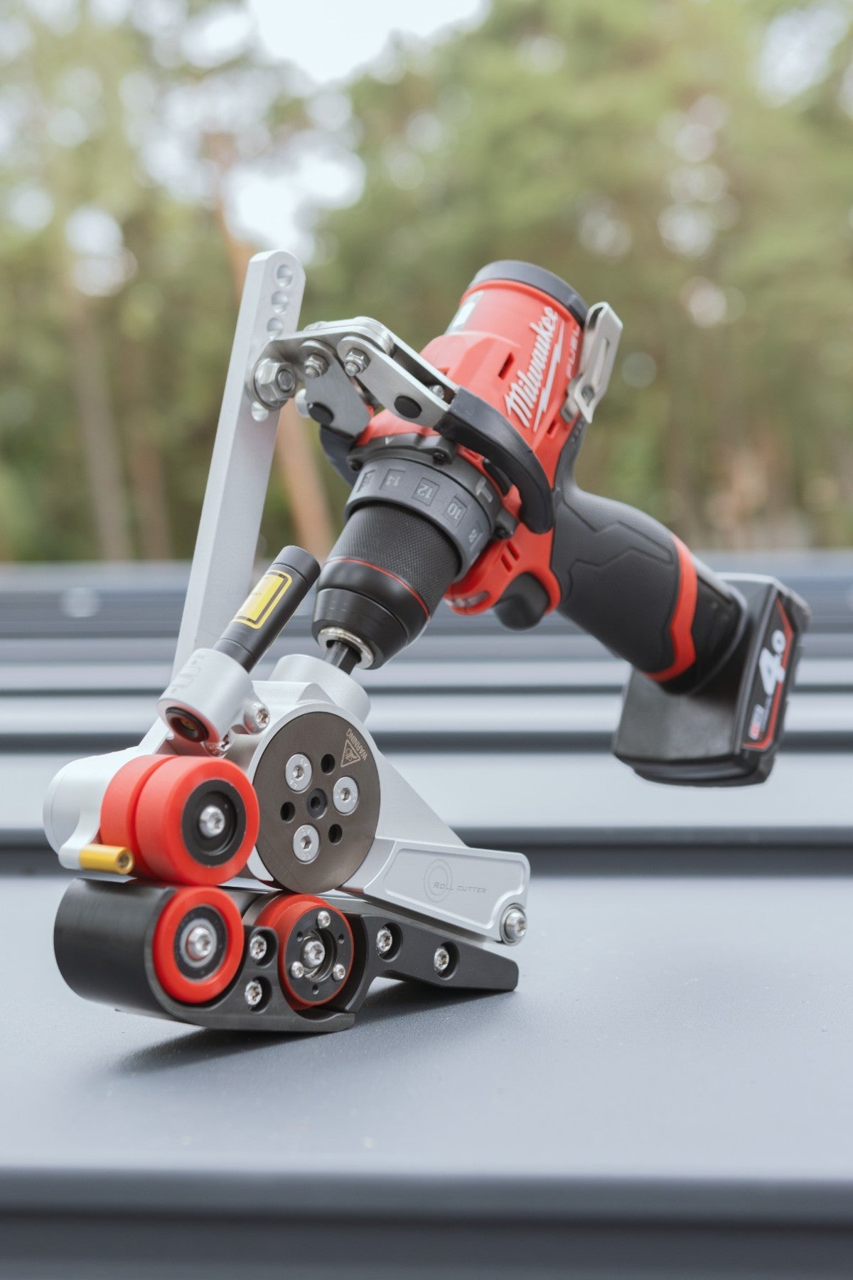 Roll Cutter mit Laser - Schneidaufsatz für Akku Bohrmaschine