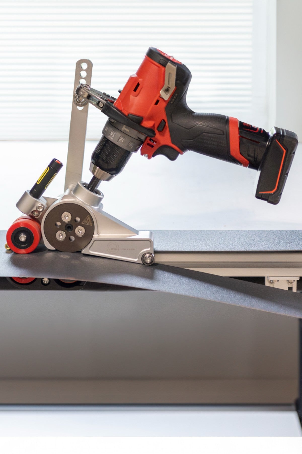 Roll Cutter mit Laser - Schneidaufsatz für Akku Bohrmaschine