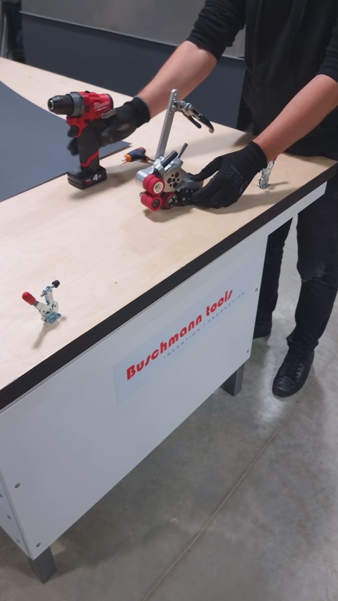 Video laden: Roll Cutter | Rollschneider mit Laser - Schneidaufsatz für Akku Bohrmaschine