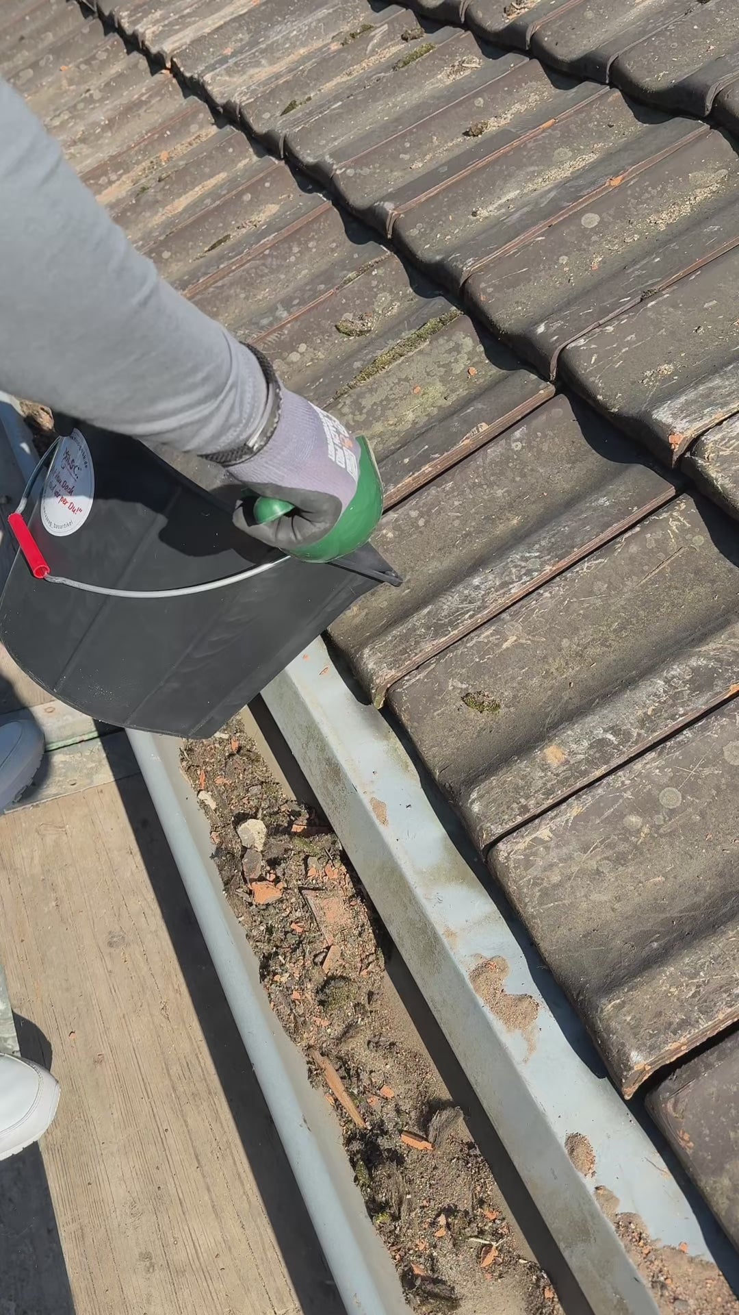 Video laden: Dachrinnen-Reinigungsschaufel