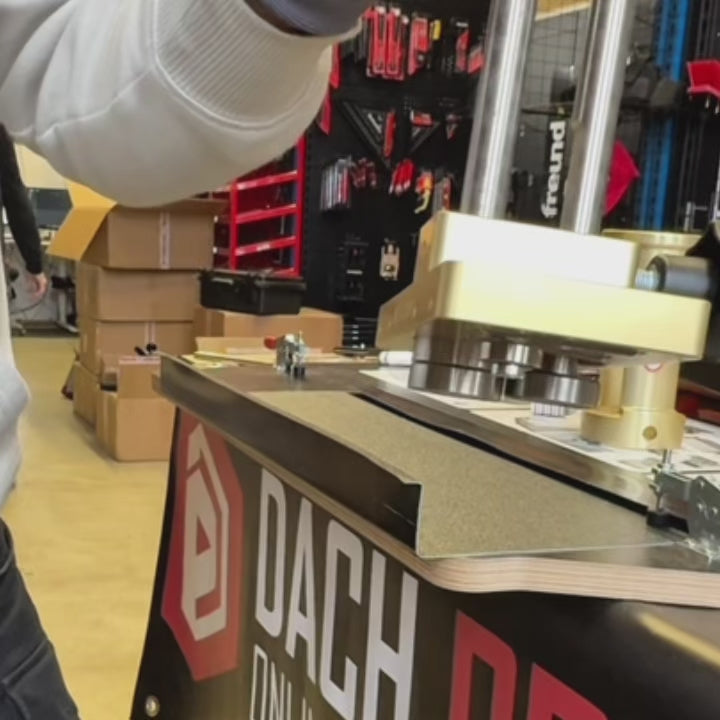 Video laden: Dräco Bender - Limited Edition Gold Roll Canteen