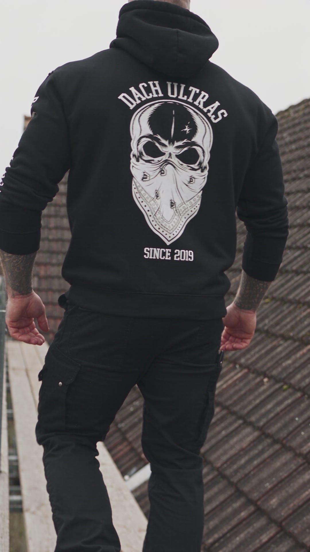 Cargar vídeo: DACH ULTRAS Oversized Hoodie
