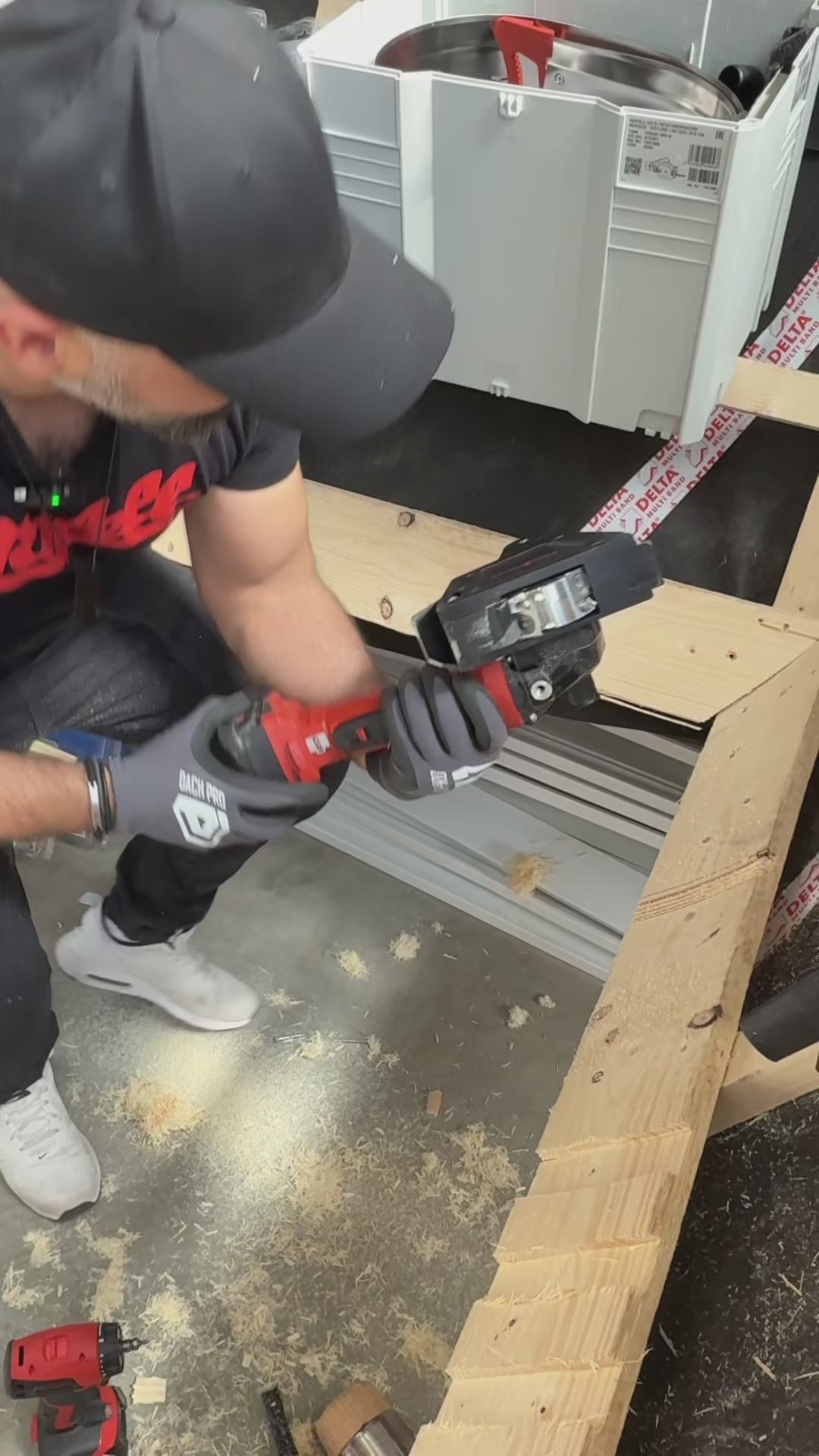 Carica video: MAFELL - Macchinatura a fascio di batterie RF 34-18 Pure in Max3 18V CAS 9M2202