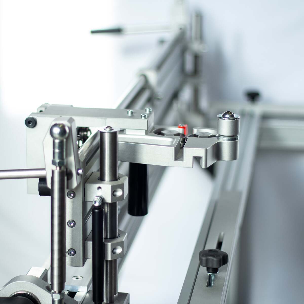 Bender PRO Segment Abkantbank – Mobil mit Untergestell, Zubehör & Zubehörkasten