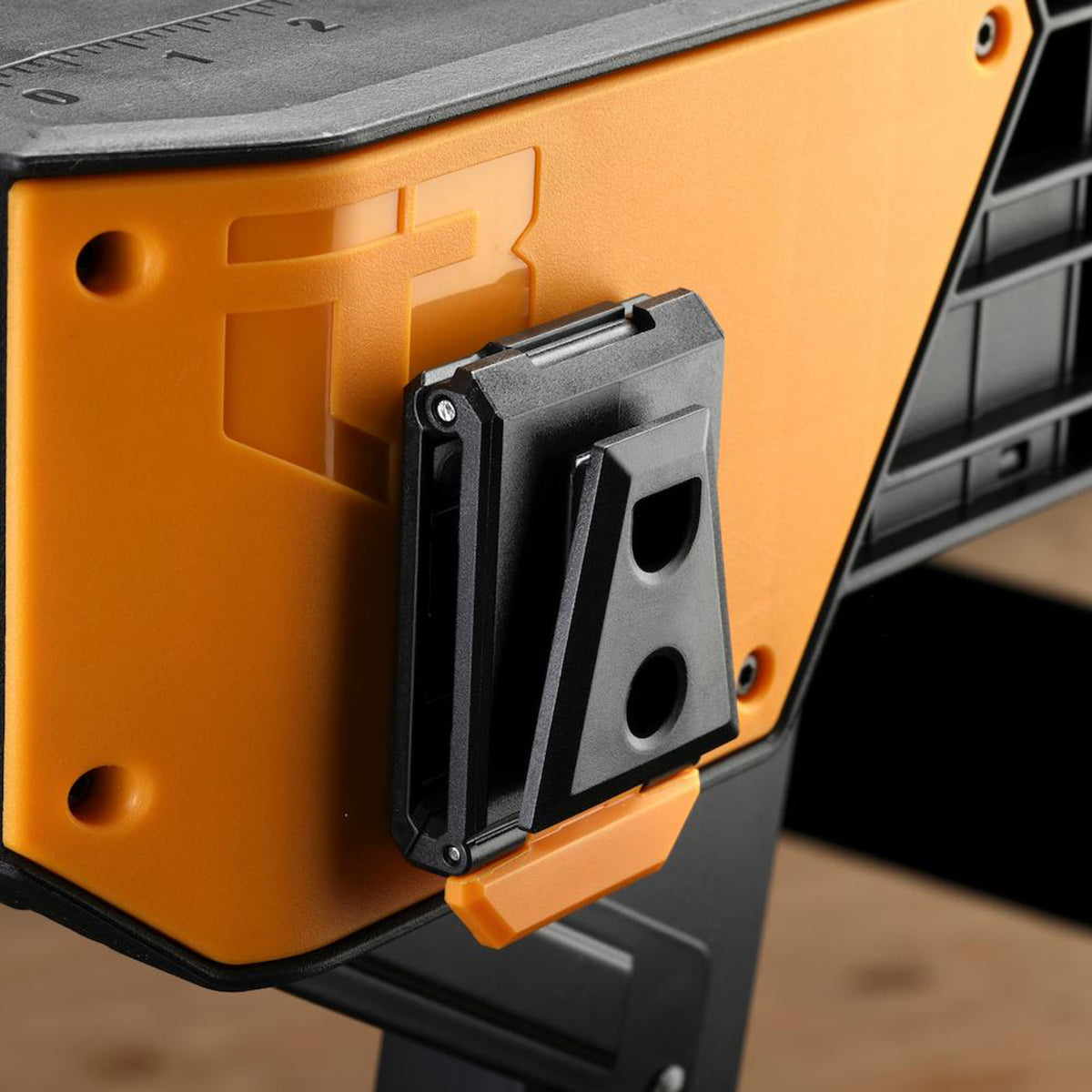 Toughbuilt - mobile workbench Quickset