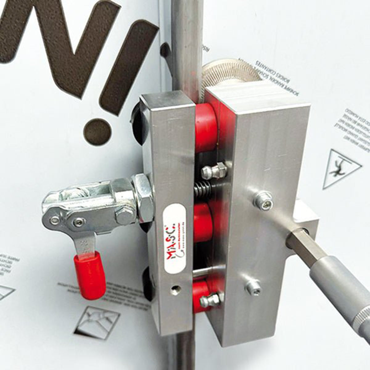 Masc - angle folding closer